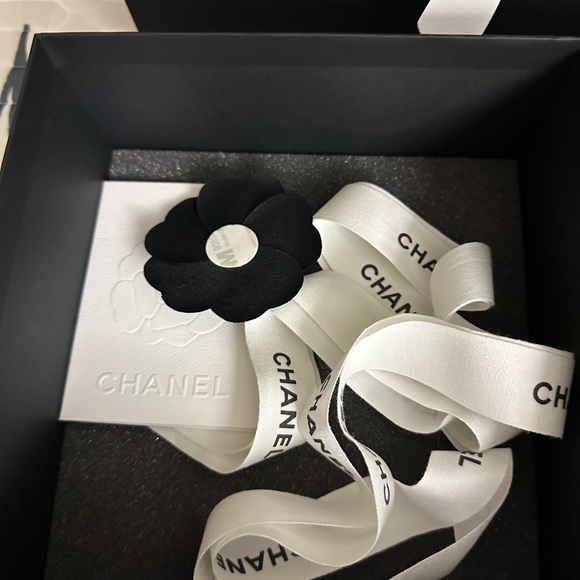 Chanel gift box - Picture 3 of 9